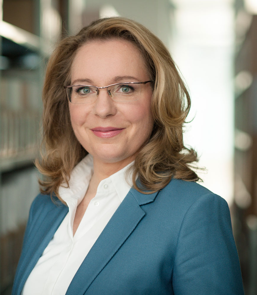 Claudia Kemfert ist Leiterin der Abteilung Energie, Verkehr, Umwelt am DIW Berlin und Autorin des neuen Buchs „Das fossile Imperium schlägt zurück“. (Foto: © Oliver Betke)