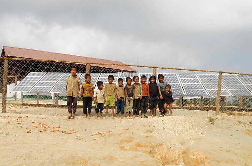 In einem Dorf in Laos wurde bereits ein solares Mini-Grid-System installiert. (Foto: © Fraunhofer ISE)
