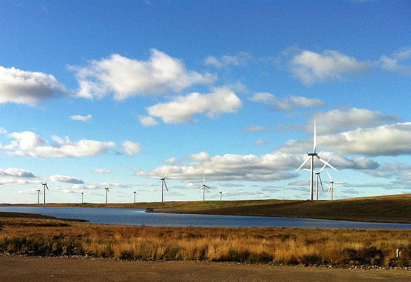 Insgesamt speisten Windkraftanlagen 2015 10.392.439 MWh ins schottische Netz ein. Rechnet man alle anderen Verbraucher wie Industrie und Wirtschaft dazu, deckte die Windenergie 41 Prozent des gesamten schottischen Stromverbrauchs von 25.161.916 MWh. (Foto