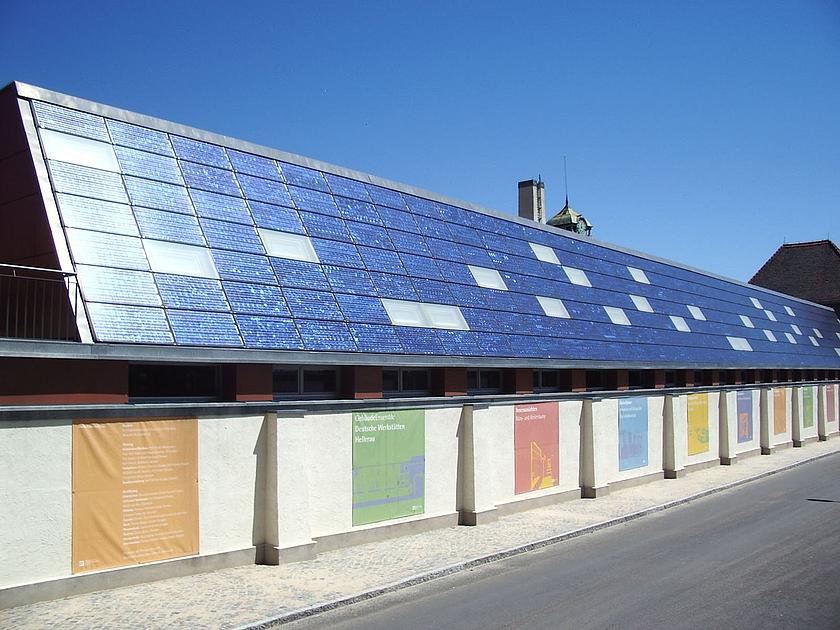 Solarstrom ist für viele private oder gewerbliche Nutzer attraktiv, etliche wollen sich dabei mit einem eigenen Solartstromspeicher so unabhängig wie möglich machen. (Foto: © Solarwatt GmbH / Werkstätten Hellerau)