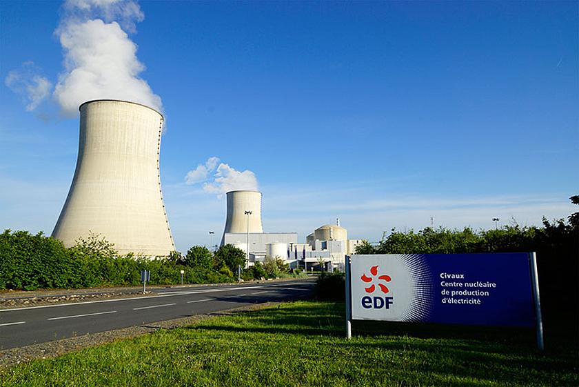 EDF betreibt als größter Atomkonzern der Welt allein in Frankreich 58 Atomreaktoren an 19 Standorten. (Foto: E48616, CC BY-SA 3.0, https://commons.wikimedia.org/wiki/File:Entr%C3%A9e_de_la_centrale_de_Civaux.JPG)