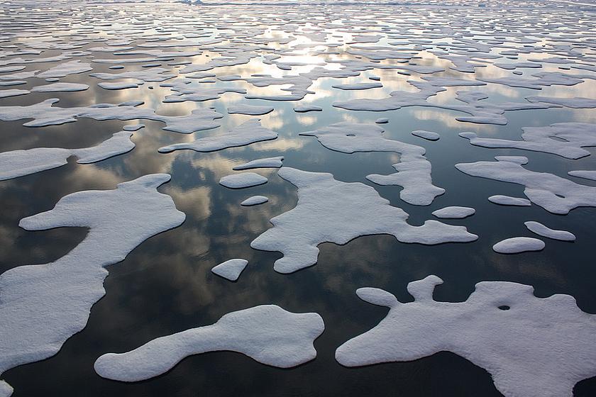 Die geringen Meereismengen in der Arktis verursachen in Mitteleuropa zurzeit heftige Kälteeinbrüche. (Foto: <a href="https://www.flickr.com/photos/nasa_ice/5977178606/" target="_blank">NASA/Kathryn Hansen/flickr.com</a>, <a href="https://creativecommons