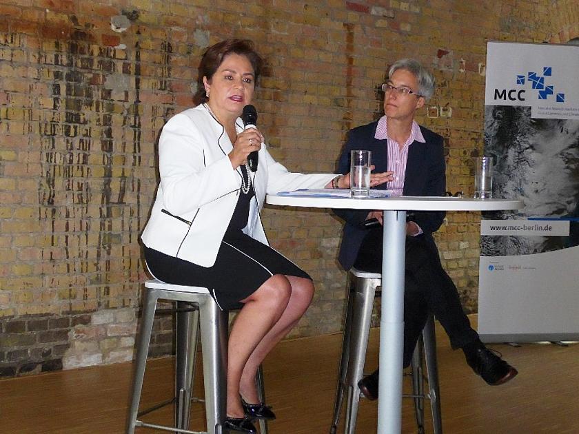 UNFCCC-Generalsekretärin Patricia Espinosa sieht wachsende Unterstützung für den internationalen Klimaschutz, rechts Dr. Brigitte Knopf, Generalsekretärin des MCC. (Foto: H.C. Neidlein)