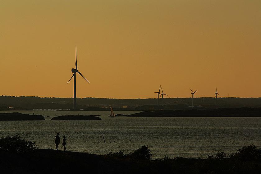 Windkraftanlagen in Saltholmen, in der Nähe von Göteburg. Mit Investitionen von  umgerechnet knapp 1,4 Milliarden Euro investiert das Königreich Schweden einen historischen Betrag in den Klimaschutz und den Ausbau der Erneuerbaren Energien. (Foto: <a h