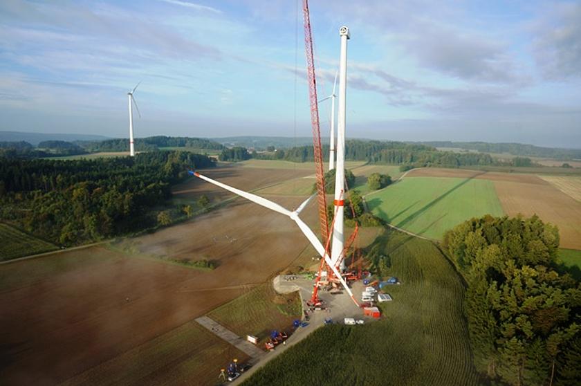 Bau einer Windkraftanlage im Rahmen einer Bürgerenergiegenossenschaft. (Foto. © NATURSTROM AG)