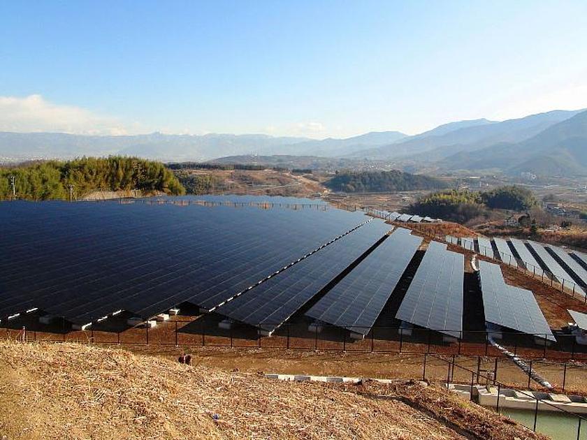 Solarenergie in Japan: Mount Komekura Photovoltaic power plant Jan. 2012 (Foto: © Sakaori / Licensed under CC BY-SA 3.0 / Wikimedia Commons)