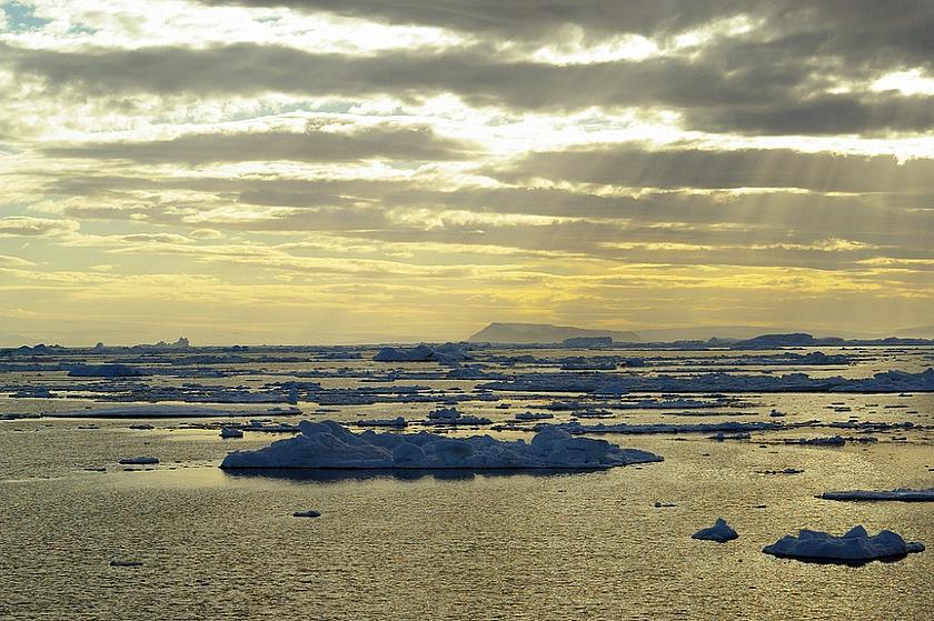 Die Meereisflächen in der Arktis und der Antarktis verzeichneten in diesem Januar die geringste Ausdehnung seit Aufzeichnungsbeginn. (Foto: <a href="https://www.flickr.com/photos/25869927@N03/3193264041/" target="_blank">Samuel Charles Pearce / flickr.co