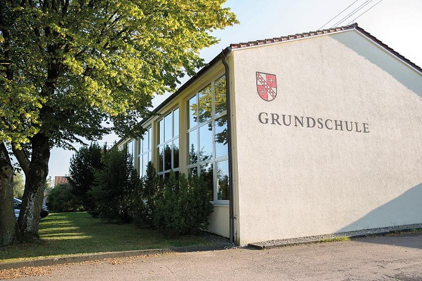 Die Grundschule in Maselheim – hier die Turnhalle – wird seit kurzem via Brennstoffzellen-Technologie beheizt. (Foto: © Erdgas Südwest)