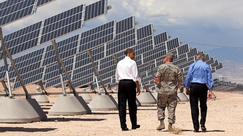 US-Präsident Obama auf dem Weg zu mehr Solarenergie. (Foto: © Pete Souza / U.S. federal government, wikipedia.commons)