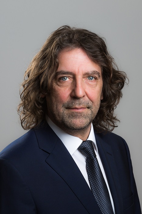 Jürgen Pöschk ist Initiator und Hauptveranstalter der Berliner ENERGIETAGE sowie Herausgeber des Jahrbuchs „Energieeffizienz in Gebäuden“.