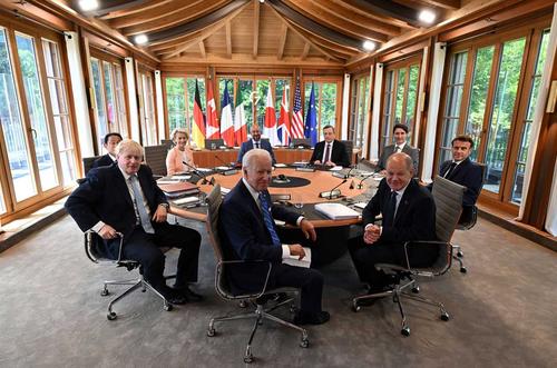 G7-Staatsoberhäupter am Verhandlungstisch in Elmau