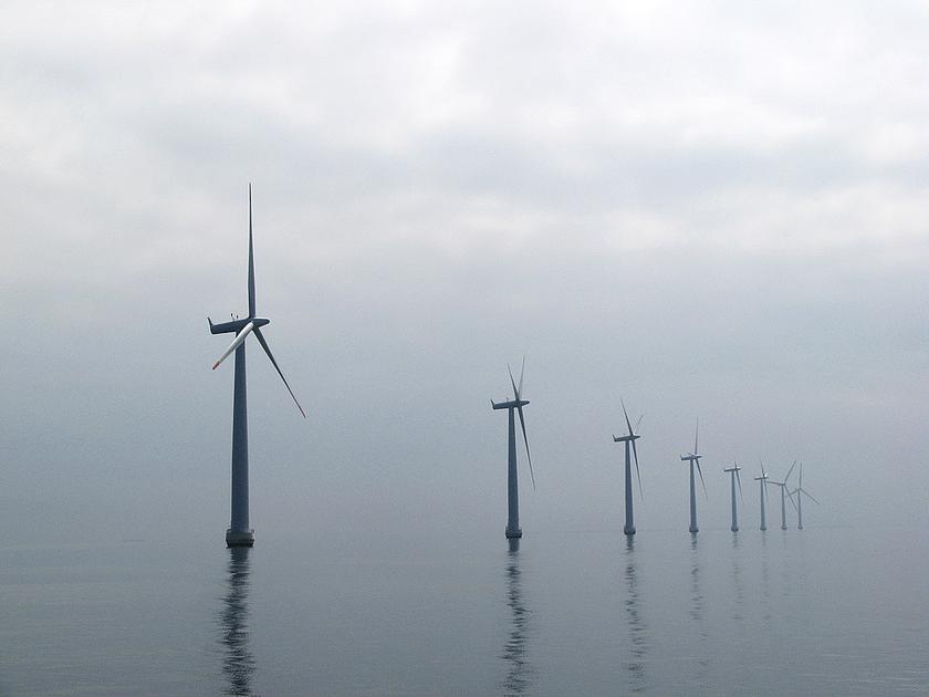Offshore-Windanlagen in der Ostsee nahe der dänischen Insel Samsø. Der Markt für die Windenergie auf See wächst nicht nur in Europa, auch in China sind einige Großprojekte geplant. (Foto: <a href="https://www.flickr.com/photos/mprinke/535180037/" tar