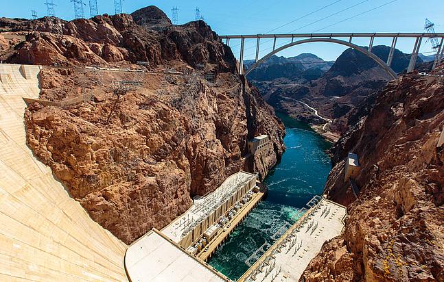Pro Jahr fließen etwa 4,2 Terawattstunden (TWh) Strom durch die Turbinen des Hoover Damm in Nevada, nahe Las Vegas