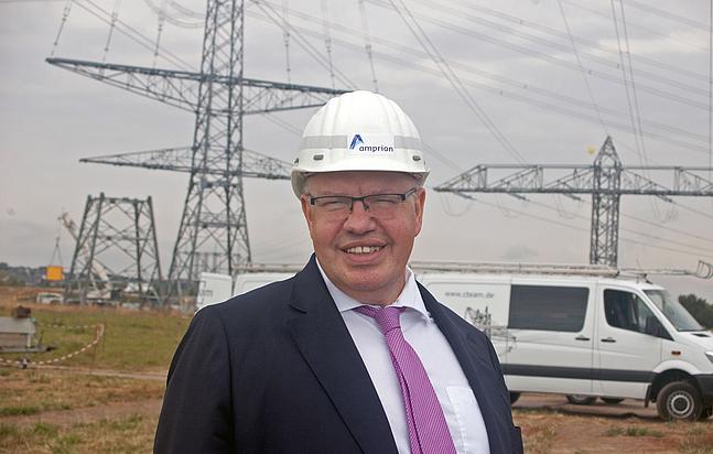 Wirtschaftsminister Peter Altmaier besichtigt neue Strommasten