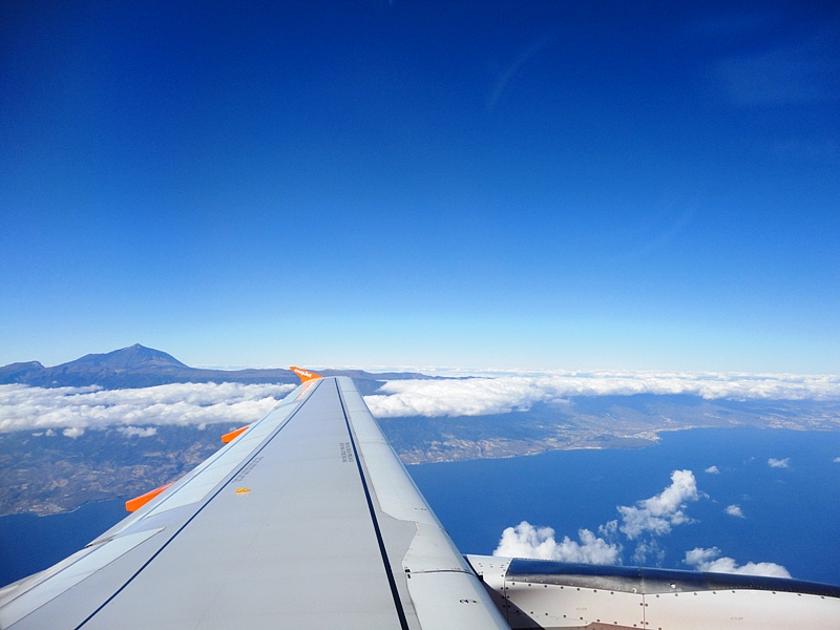 Planet Erde von oben – schön anzusehen, doch auch der immer weiter zunehmende Flugverkehr trägt einen enormen Teil zum Klimawandel bei. (Foto: nicAL)