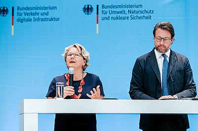 In Sachen Klimaschutz selten einer Meinung: Bundesumweltministerin Svenja Schulze (SPD) und Bundesverkehrsminister Andreas Scheuer (CSU).