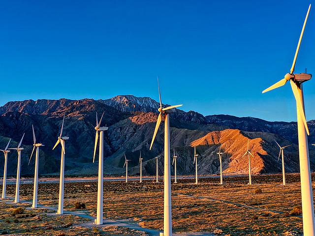 Solche Windparks wie in Kalifornien lassen die US-Emissionen sinken und bilden einen Ausgleich zum steigenden Treibhausgasausstoß in Asien. 