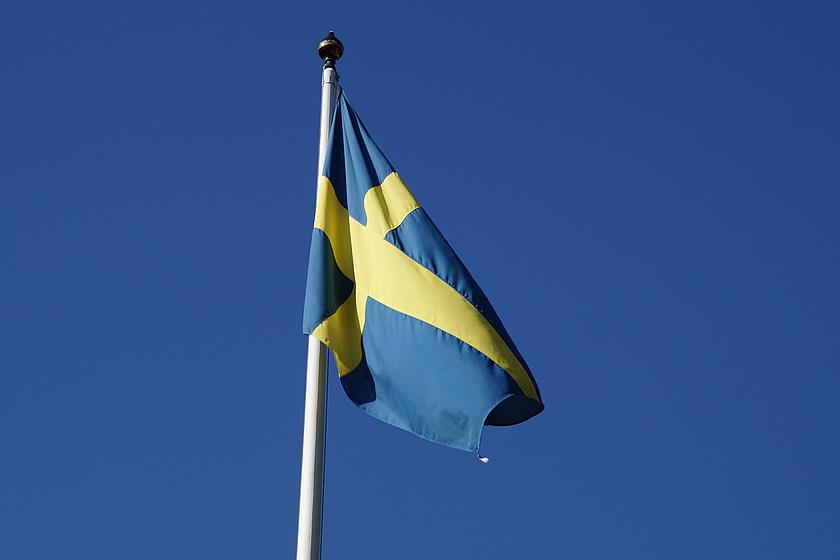 Das schwedische Parlament hat ein neues Klimaschutzgesetz verabschiedet. Dadurch sollen die Emissionen bis 2045 um 85 Prozent gegenüber dem Jahr 1990 gesenkt werden. (Foto: <a href="https://pixabay.com/de/schweden-fahne-flagge-wehen-wind-900518/" target=