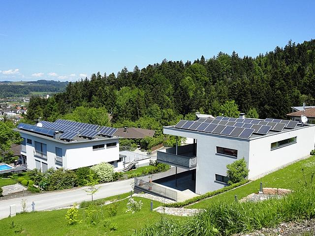 Vorarlberg ist zwar bekannt für seine  ökologische und energieeffiziente Holzarchitektur, doch die Energiewende insgesamt kommt nur schleppend voran. (Foto: Nicole Allé)