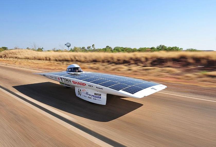 Solarmobil mit an der Spitze: Der Gewinner des Global Green Challenge 2009, Tokai Challenger, Japan Tokai University Solar Car Team. (Foto: Wikimedia Commons / By Hideki Kimura, Kouhei Sagawa,  Own work, CC BY 3.0 https://commons.wikimedia.org/w/index.php