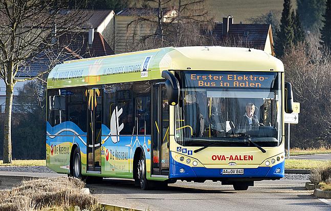 Ohne Zwischenladen auf 230 Kilometer Reichweite kommt ein E-Bus S-Silio 12 der OVA-Omnibusverkehr Aalen (Baden-Württemberg), zumindest dann, wenn nicht elektrisch geheizt werden muss.