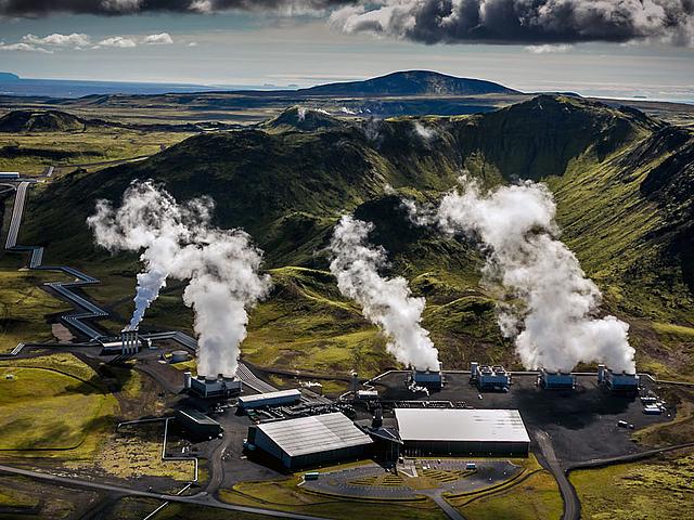 Am Geothermiekraftwerk Hellisheiði auf Island wird bereits CO2 aufgefangen und als Mineral gespeichert. CarbFix nennt sich das Projekt.