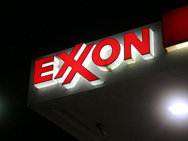 Exxon Mobil könnte Anleger und Öffentlichkeit über die Auswirkungen des Klimawandels bewusst getäuscht haben, so die Vorwürfe der New Yorker Staatsanwaltschaft. (Foto: Brian Katt, wikimedia.commons, CC BY-SA 3.0)