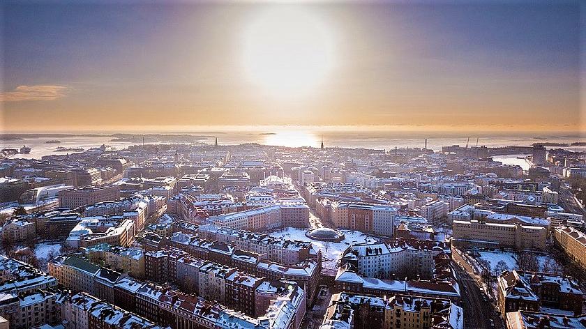 Finnalnds Hauptstadt Helsinki im Winter aus der Vogelperspektive