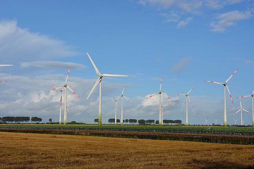 Der Strom aus deutschen Windkraftanlagen hat 2017 im Vergleich zum Vorjahr stark zugenommen, Experten hatten den Anstieg aufgrund des schlechten Windjahrs 2016 erwartet. (Foto: <a href="https://pixabay.com/" target="_blank">pixabay</a>, <a href="https://creativecommons.org/publicdomain/zero/1.0/deed.de" target="_blank">CC0 1.0</a>)