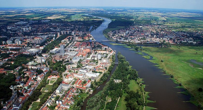 Luftaufnahme von Frankfurt an der Oder, gut zu sehen der Fluss mit Buhnen