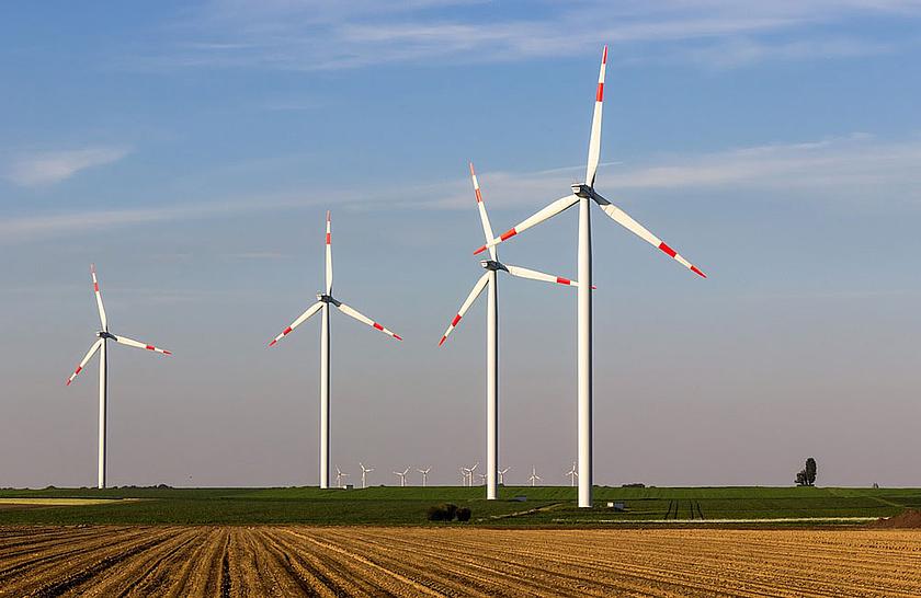 2016 holten die südlichen Bundesländer beim Windkraftausbau auf: Zwar wurden in Niedersachsen und Schleswig-Holstein erneut am meisten Anlagen gebaut, danach folgten dann Nordrhein-Westfalen und Brandenburg. Auf Platz fünf und sechs landeten Baden-Wür