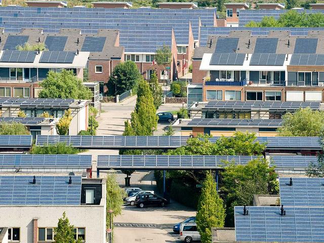 Wohnsiedlung, alle Dächer mit Photovoltaik