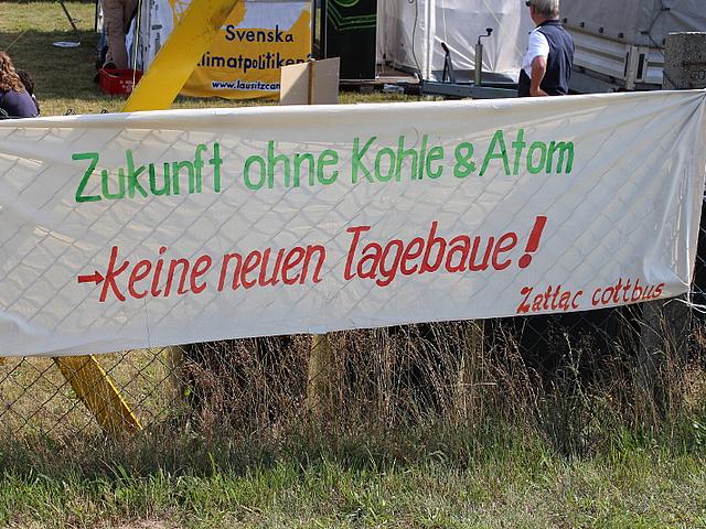 Die Umweltverbände wollen mit einer Klage die neue Braunkohlegrube Nochten II verhindern. (Bild: Lausitzer Klima- und Energiecamp)