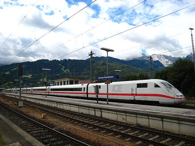 Ein ICE im Bahnhof von Garmisch-Partenkirchen.