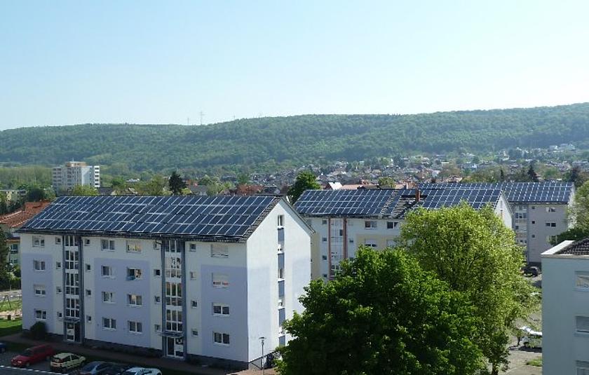 So schön ist Mieter-Solarstrom: Im südlich von Heidelberg gelegenen Nußloch errichtete die Heidelberger Energiegenossenschaft (HEG) 2013 auf sieben Mehrfamilienhäusern Photovoltaikanlagen. (Foto: © Heidelberger Energiegenossenschaft HEG)