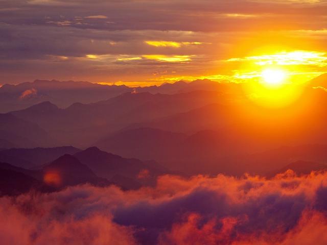 Sonnenuntergang über Himalaya-Gebirge