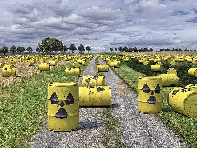 Die Bundesregierung sucht ein Atommüll-Endlager für die Ewigkeit. Bis 2031 sollen Experten dafür geeignete Orte identifizieren. (Foto: <a href="https://pixabay.com/de/atomm%C3%BCll-radioaktiver-abfall-1471361/" target="_blank">rabedirkwennisen / pixaba