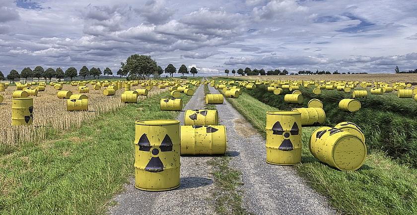 Die Bundesregierung sucht ein Atommüll-Endlager für die Ewigkeit. Bis 2031 sollen Experten dafür geeignete Orte identifizieren. (Foto: <a href="https://pixabay.com/de/atomm%C3%BCll-radioaktiver-abfall-1471361/" target="_blank">rabedirkwennisen / pixaba