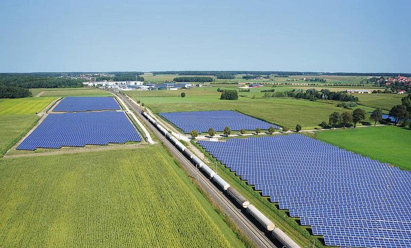 Die Bundesnetzagentur hat im Rahmen der zweiten Runde der Ausschreibungen für Photovoltaik-Freiflächenanlagen 33 Gebote bezuschlagt. (Bild: © NATURSTROM AG)