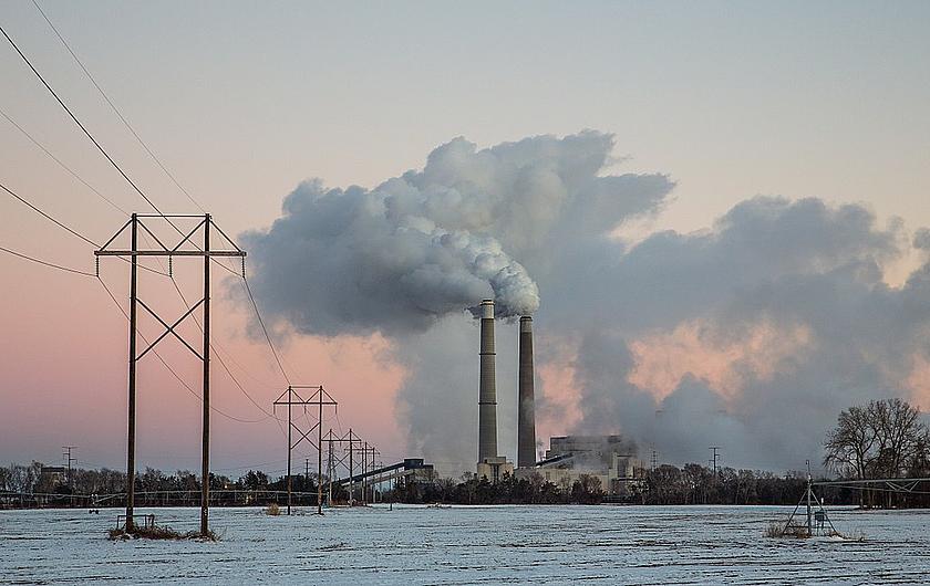 In Vietnam könnte sich der CO2-Ausstoß aus Kohlekraftwerken im Zeitraum von 2012 bis 2030 fast verzehnfachen, in der Türkei immerhin vervierfachen. (Foto: <a href="https://commons.wikimedia.org/wiki/File:Sherco_Generating_Station_-_Xcel_Energy_Sherburne_County_Coal-Fired_Power_Plant_-_Sunset_(24077210421).jpg" target="_blank">Tony Webster / Wikimedia.org</a>, <a href="https://creativecommons.org/licenses/by-sa/2.0/deed.en" target="_blank">CC BY-SA 2.0</a>)