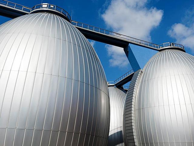 Die Idee von Biogas zur Zwischenspeicherung von grünem Strom wollen Forscher der Uni Hohenheim und des KIT weiterentwickeln. (Foto: © NATURSTROM AG)