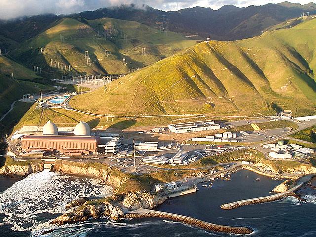 Spätestens 2025 sollen die beiden Reaktoren des AKW Diablo Canyon vom Netz gehen. (Foto: marya, Wikimedia Commons, CC BY 2.0, https://commons.wikimedia.org/wiki/File:Diablo_canyon_nuclear_power_plant.jpg)