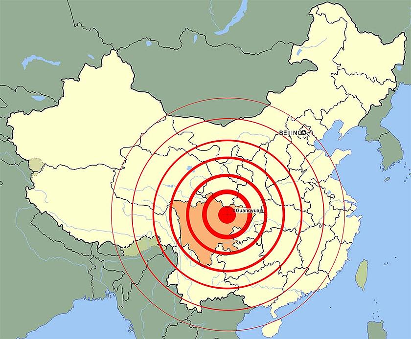2008 ereignete sich in der chinesischen Provinz Sichuan ein schweres Erdbeben mit einer Stärke von 7,9, das bis zu 80.000 Menschen das Leben kostete. Nun könnten Fracking-Aktivitäten erneut Beben in der Region auslösen. (Grafik: Mistman123, wikimedia 