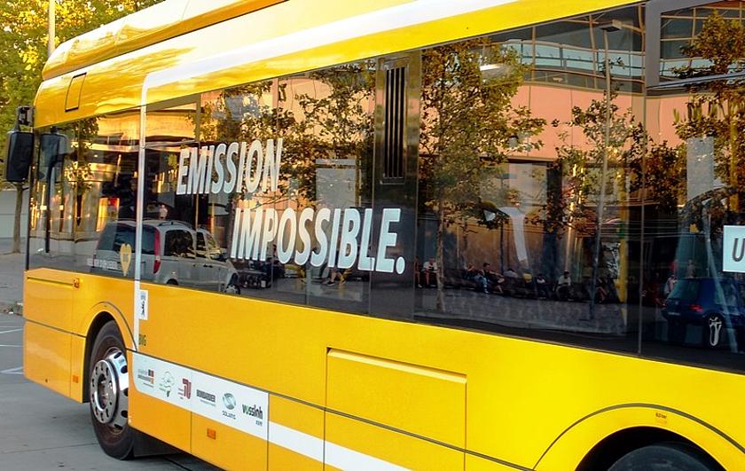 Die Berliner Verkehrsbetriebe testen seit September 2015 vier Elektrobusse vom Typ Solaris Urbino electric auf der Linie 204 vom Südkreuz zum Bahnhof Zoo. (Foto: Clemens Weiß)