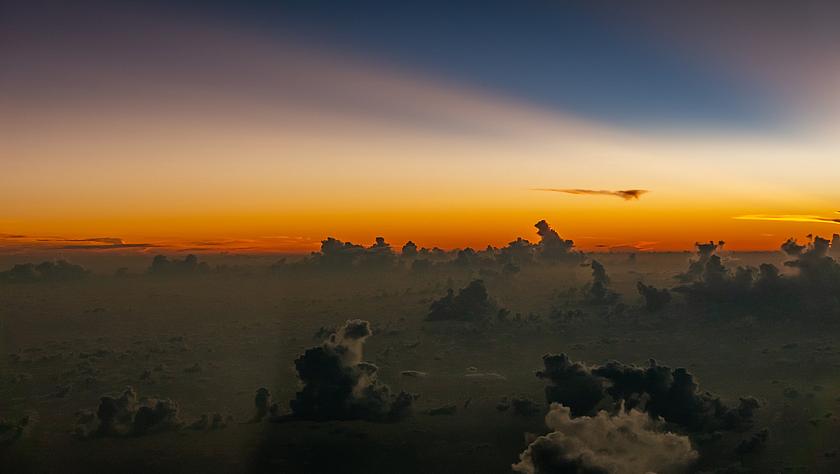 Wolken verdecken die Erde