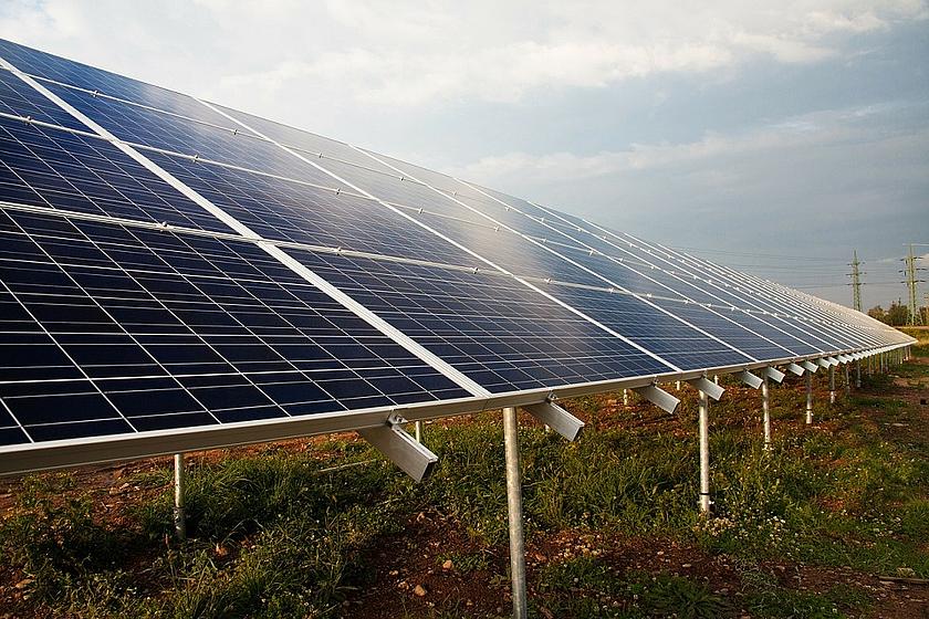 Zurzeit befindet sich der Markt für Solarenergie weltweit auf einem regelrechten Höhenflug. (Foto: <a href="https://pixabay.com/de/alternative-zelle-sauber-21761/" target="_blank">pixabay.com</a>, CC0 Public Domain)