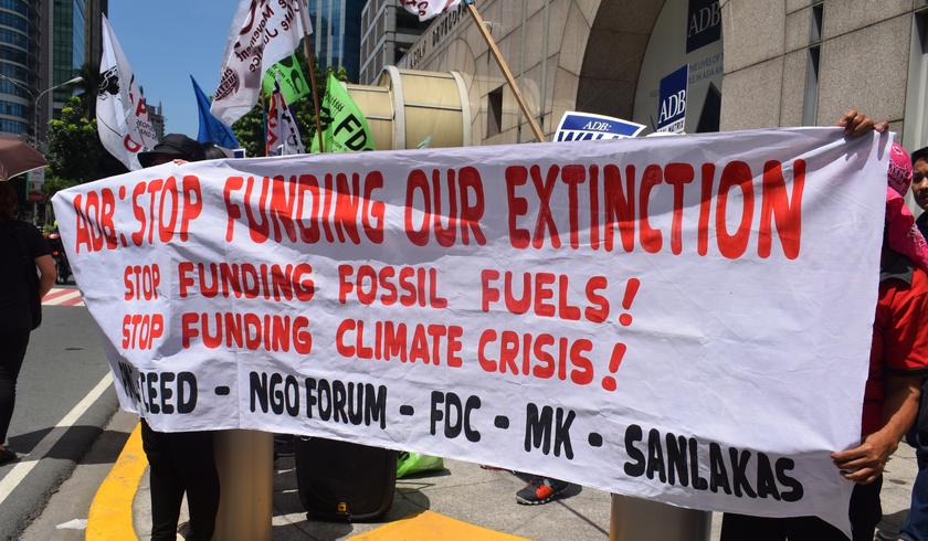 Protest gegen Finanzierung fossiler Energien in Asien
