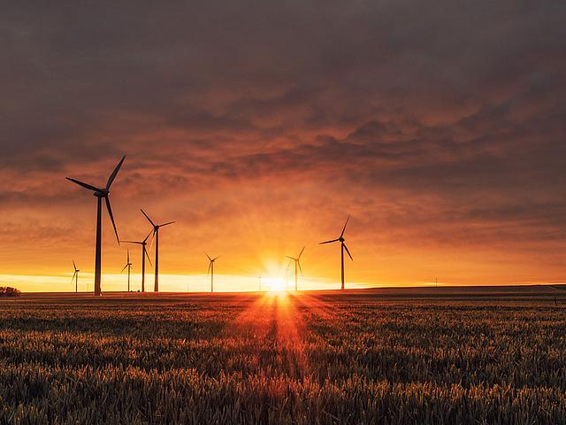 38 Prozent des deutschen Stromverbrauchs stammen 2018 aus Erneuerbaren Energien, davon fast die Hälfte von Windrädern.