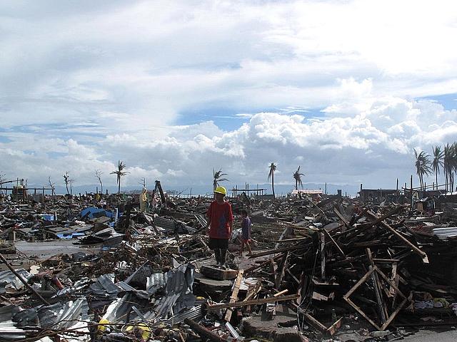 Der Taifun Haiyan richtete auf den Philippinen schwere Schäden an. Ganze Städte wurden dem Erdboden gleichgemacht. Versicherer fordern die G20-Staaten nun gemeinsam dazu auf, einen Zeitplan für den Ausstieg aus den Subventionen für fossile Brennstoffe