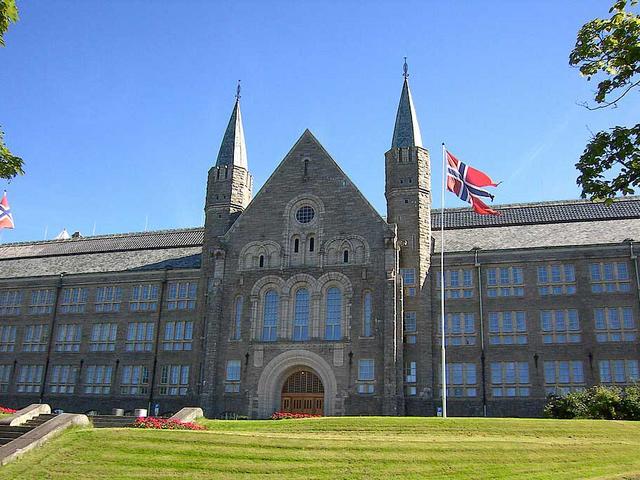 Hauptgebäude der Universität Trondheim in Norwegen
